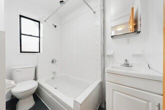 55 Greenwich Ave in New York, NY - Foto de edificio - Building Photo