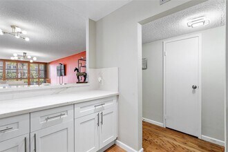 600 Parkview Dr in Hallandale Beach, FL - Building Photo - Building Photo