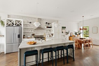 436 Pulaski St, Unit 1 in Brooklyn, NY - Foto de edificio - Building Photo