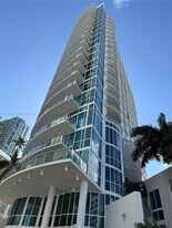 480 NE 30th St, Unit 1505 in Miami, FL - Building Photo