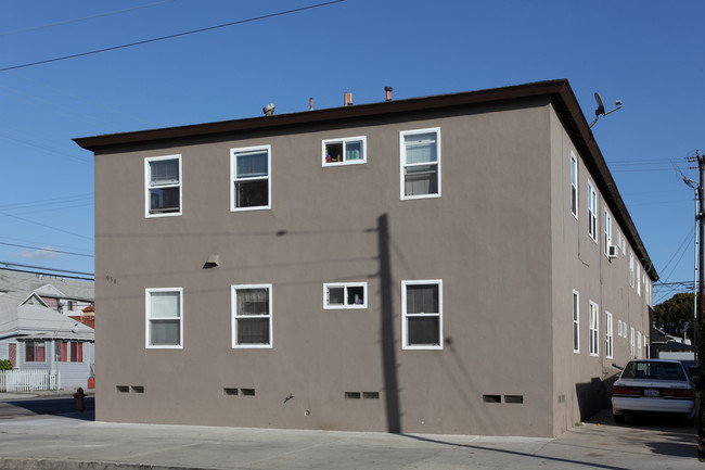 938 Temple Ave in Long Beach, CA - Foto de edificio - Building Photo