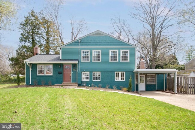 property at 915 Dresden Ct