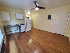 2405 Hennepin Ave in Minneapolis, MN - Building Photo - Building Photo