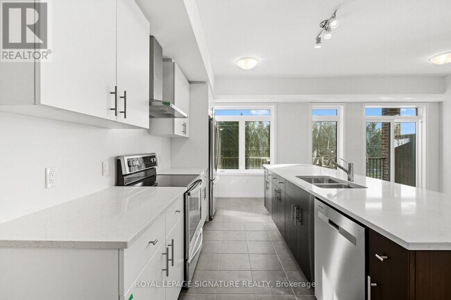 56 Thatcher Dr in Guelph, ON - Building Photo - Building Photo