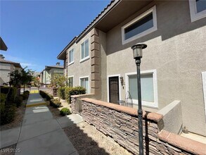 10519 Hedge View Ave in Las Vegas, NV - Foto de edificio - Building Photo