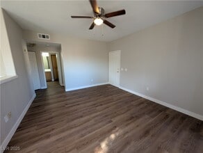 1050 E Cactus Ave in Las Vegas, NV - Building Photo - Building Photo