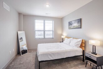 132 Rosa Parks St in Cincinnati, OH - Foto de edificio - Building Photo