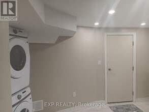 18 Ross Wright Ave in Clarington, ON - Building Photo - Building Photo