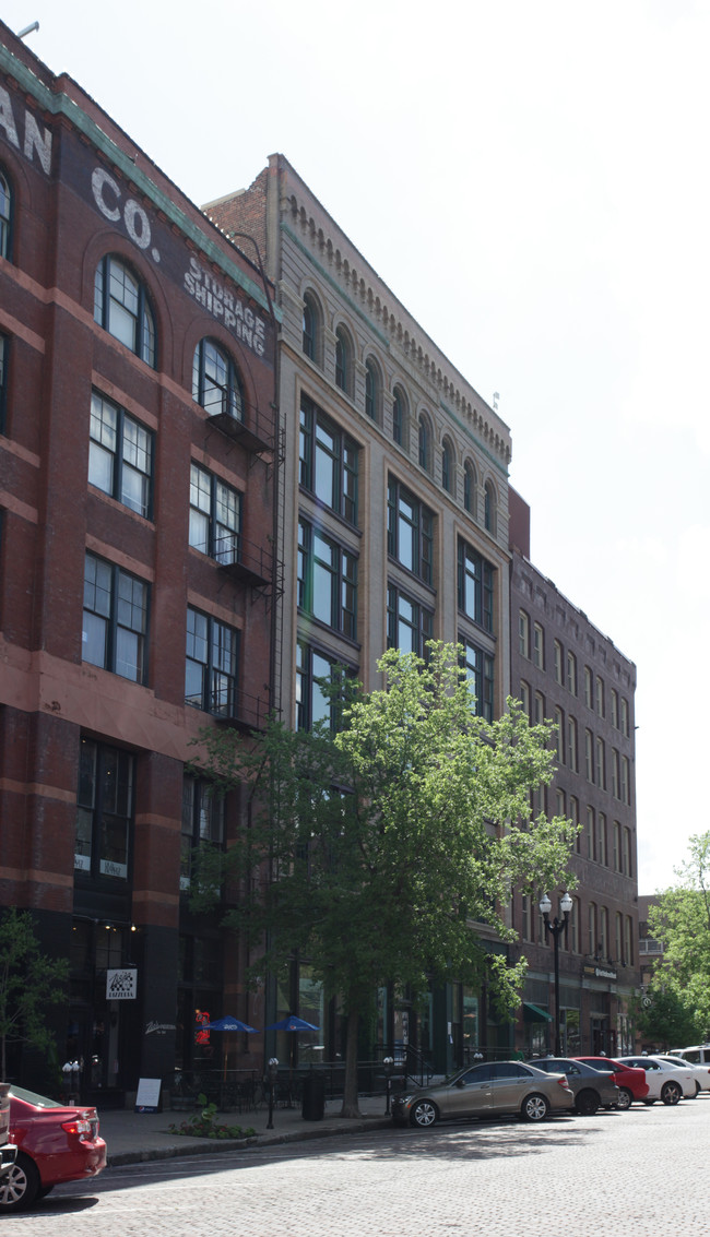 Residences at Old Marketplace in Omaha, NE - Foto de edificio - Building Photo