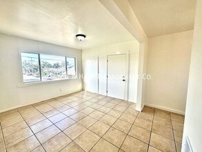 1823 E 11th St in Long Beach, CA - Building Photo - Building Photo