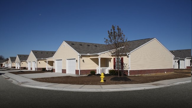 Quail Run Senior Villas in Hillsboro, OH - Foto de edificio - Building Photo