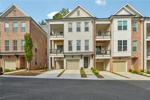 457 Burton Dr in Alpharetta, GA - Building Photo