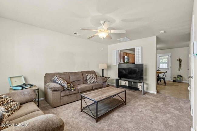 416 Caldwell Loop in Jacksonville, NC - Building Photo - Building Photo
