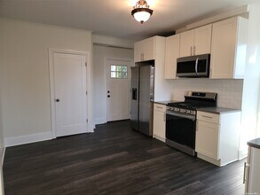 10 Ohio Ave-Unit -a in Port Washington, NY - Building Photo - Building Photo