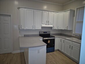 584 Seminole Ave NE, Unit A in Atlanta, GA - Building Photo - Building Photo