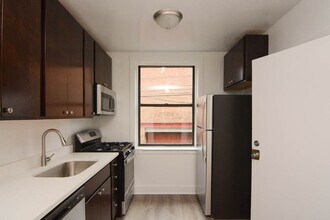 2334.5 N Spaulding Ave in Chicago, IL - Foto de edificio - Building Photo