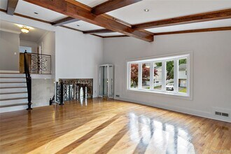 42 Maria Ln in Yonkers, NY - Building Photo - Building Photo
