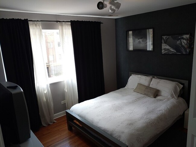 5953 N Kenmore Ave-Unit -201CC in Chicago, IL - Building Photo - Building Photo