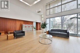 225 Webb Dr in Mississauga, ON - Building Photo - Building Photo