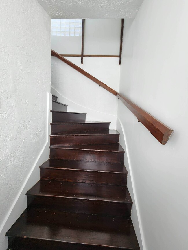 1251 S Sycamore Ave, Unit Love Nest in Los Angeles, CA - Building Photo - Building Photo
