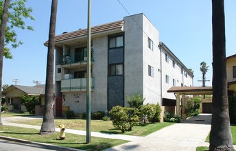 128 W Windsor Rd in Glendale, CA - Foto de edificio - Building Photo