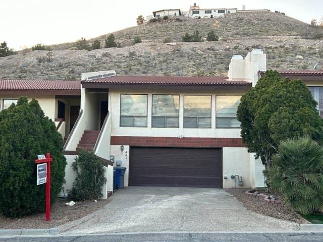 221 Canyon Terrace Dr in El Paso, TX - Building Photo