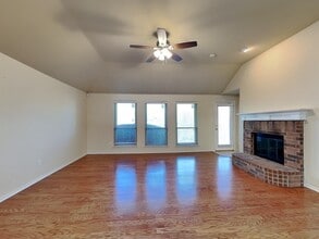 1032 Bending Oak Dr in Cedar Hill, TX - Building Photo - Building Photo