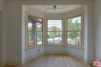 4365 Clayton Ave W in Los Angeles, CA - Building Photo - Building Photo