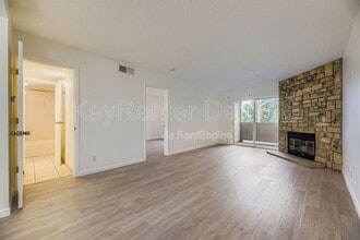 2929 W Floyd Ave in Denver, CO - Foto de edificio - Building Photo