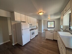 1825 Degeest Dr in Rapid City, SD - Building Photo - Building Photo