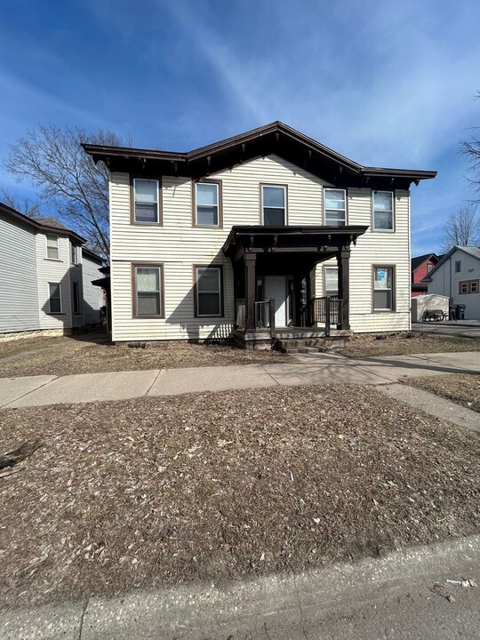 137 9th St S in La crosse, WI - Building Photo