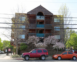 Castlewood Apartments in Concord, CA - Foto de edificio - Building Photo