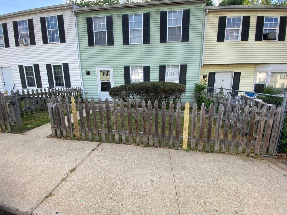 417 Patuxent Ct in La Plata, MD - Building Photo