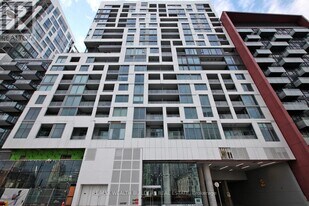 576 Front St W in Toronto, ON - Building Photo