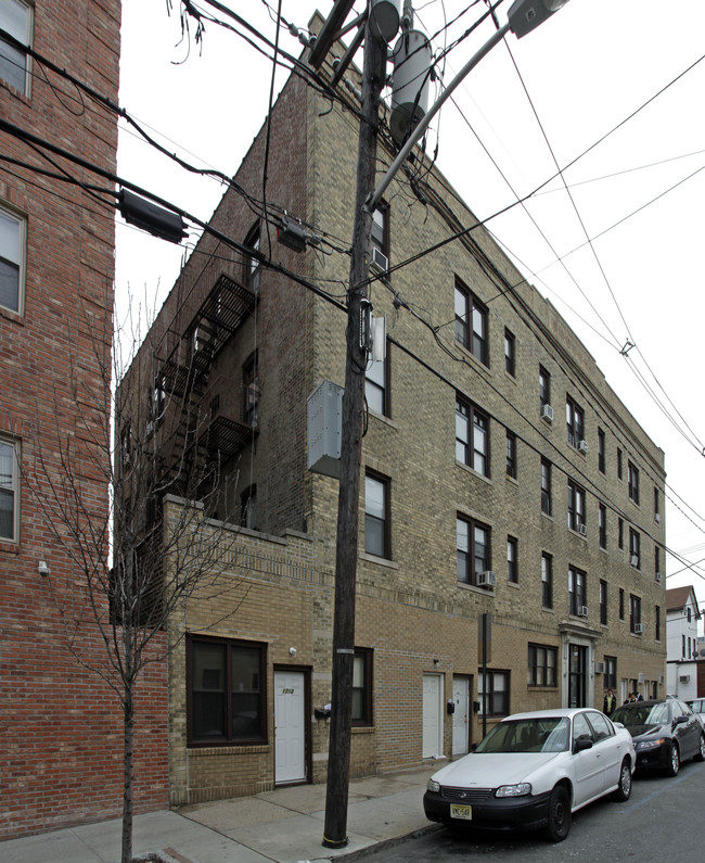 1700-1714 New York Ave in Union City, NJ - Building Photo - Building Photo