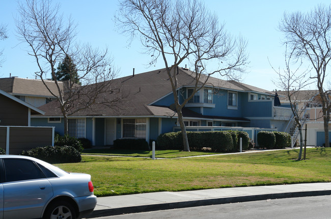 736 Paradise Cove Way in Oceanside, CA - Building Photo - Building Photo