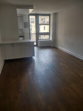 E. 35th St, 3rd Ave in New York, NY - Building Photo - Building Photo