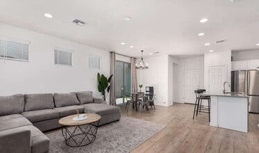 3828 S 58th Ln in Phoenix, AZ - Building Photo - Building Photo