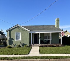 242 Grove St in Woodbridge, NJ - Building Photo