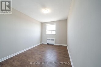 468 Ottawa St N in Hamilton, ON - Building Photo - Building Photo