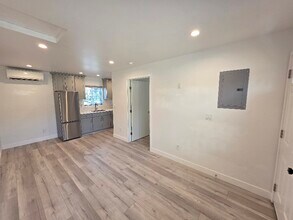 308 E Elmwood Ave in Burbank, CA - Building Photo - Building Photo