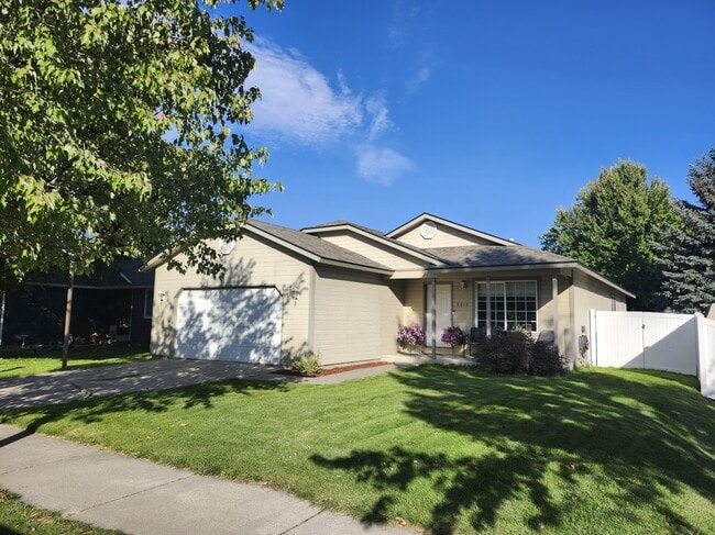 property at 5810 N Loraine St