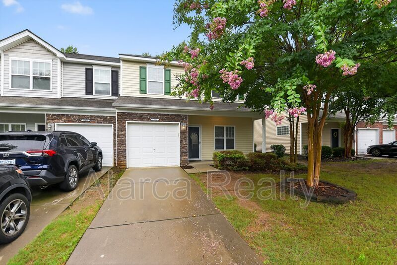 13917 Singleleaf Lane in Charlotte, NC - Foto de edificio