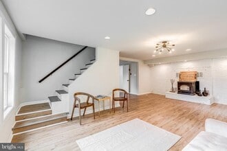 24436 Lenah Rd in Aldie, VA - Building Photo - Building Photo