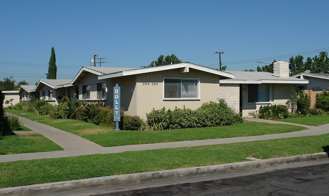 244-254 N Holly St in Orange, CA - Building Photo - Building Photo