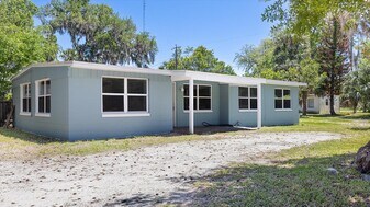 563 6th St in Daytona Beach, FL - Building Photo