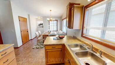 6606 E 45th St in Sioux Falls, SD - Building Photo - Building Photo
