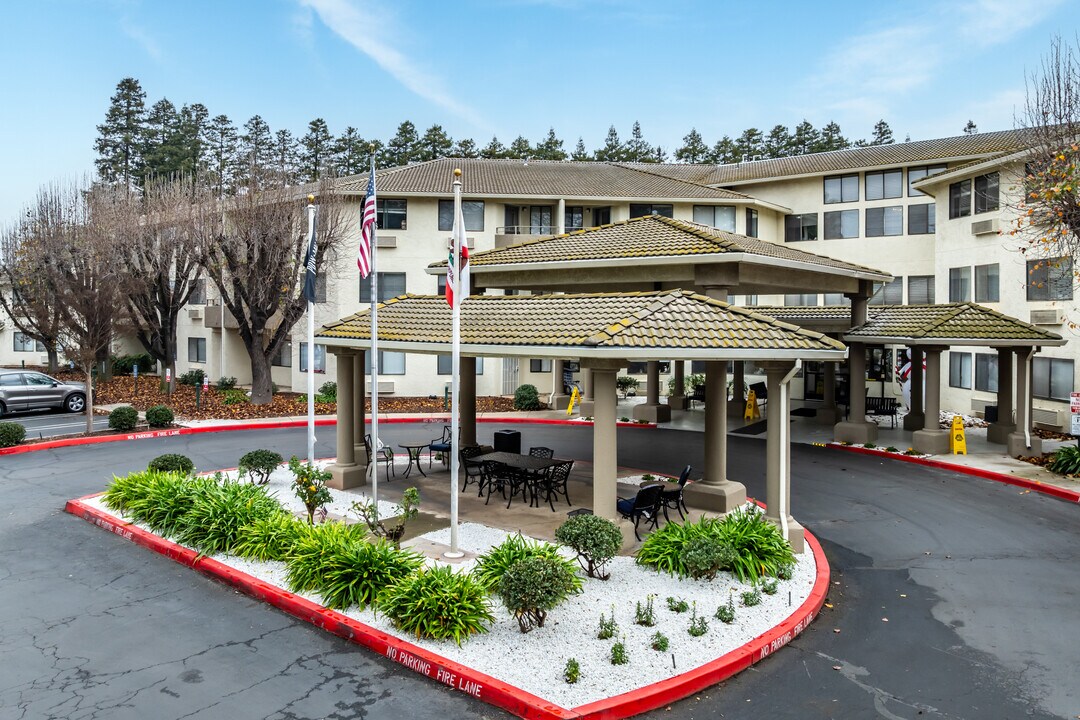 Standiford Place in Modesto, CA - Building Photo