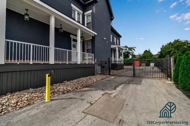 36 E Utica St in Buffalo, NY - Building Photo - Building Photo