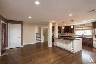 106 Sharon Dr in Sleepy Hollow, IL - Building Photo - Building Photo